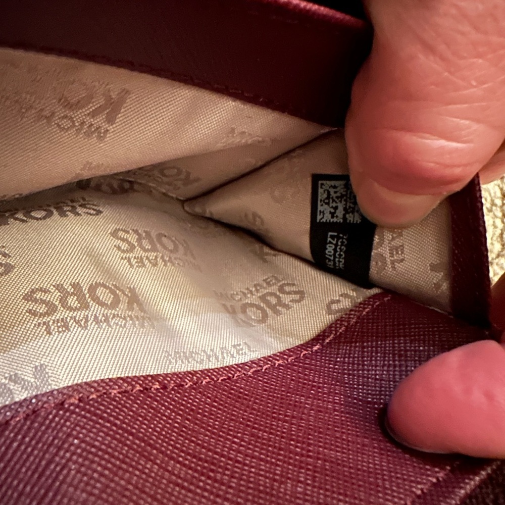 Michael Kor’s Jet Set Continental Travel Full Zip Leather Wallet - Picture 7 of 13